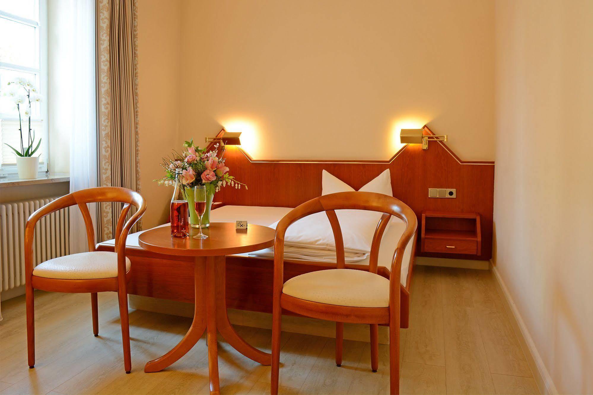 Hotel Garni Kaiserstuhl Ihringen Eksteriør billede